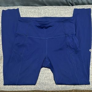 Lululemon 7/8 length legging pants size 6